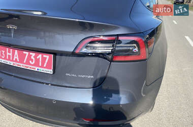 Седан Tesla Model 3 2022 в 