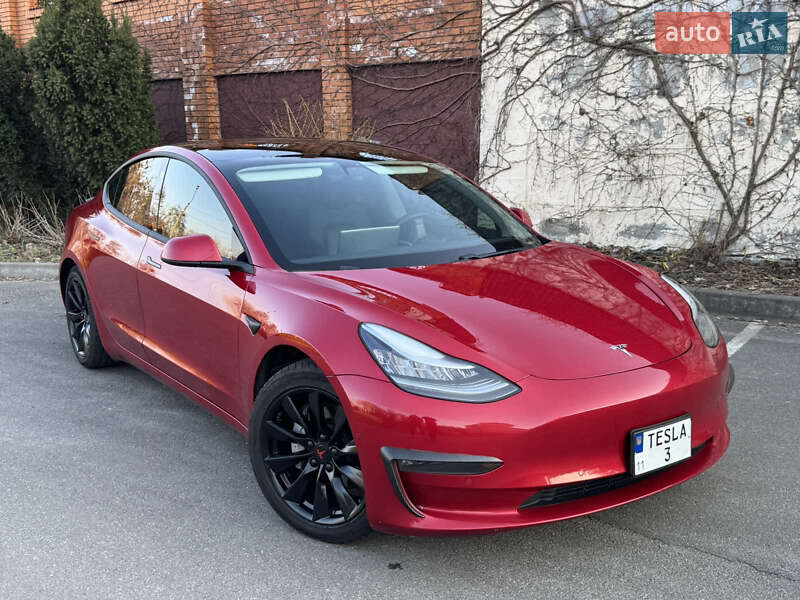 Седан Tesla Model 3 2020 в 