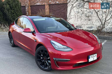 Седан Tesla Model 3 2020 в 