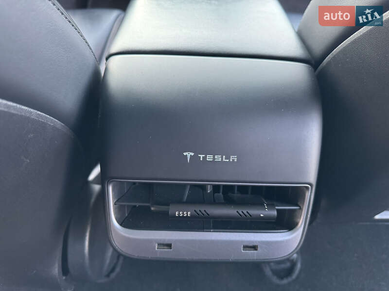 Седан Tesla Model 3 2020 в Киеве