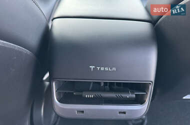 Седан Tesla Model 3 2020 в 