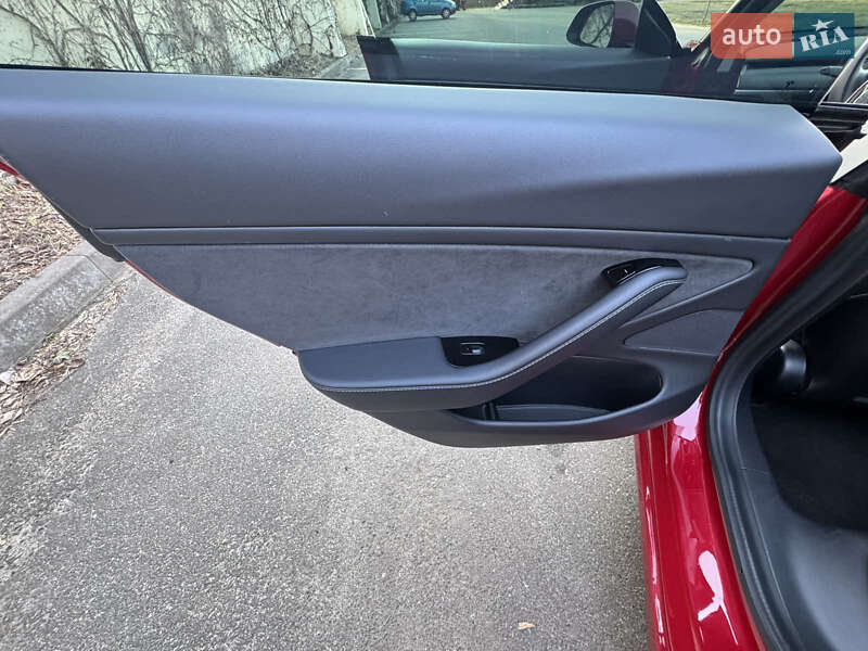 Седан Tesla Model 3 2020 в Киеве