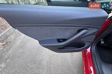 Седан Tesla Model 3 2020 в 