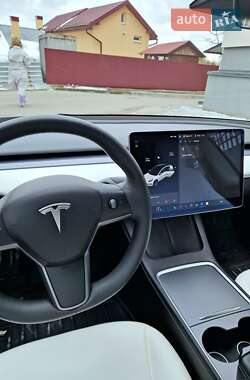 Седан Tesla Model 3 2021 в 