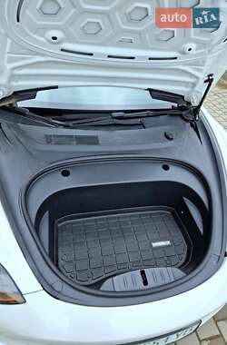 Седан Tesla Model 3 2021 в 