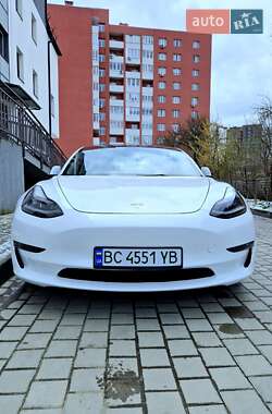 Седан Tesla Model 3 2021 в 