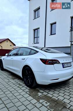 Седан Tesla Model 3 2021 в 