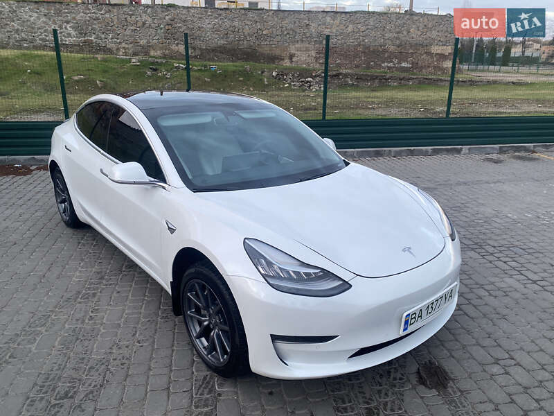 Tesla Model 3 2020