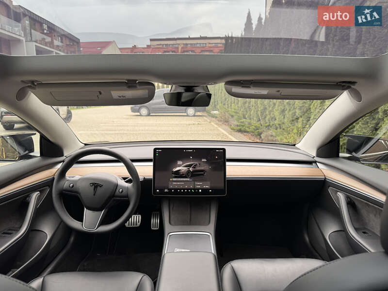 Седан Tesla Model 3 2022 в Ужгороді