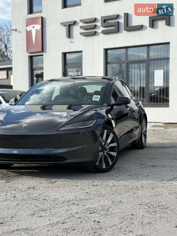 Седан Tesla Model 3 2024 в Вінниці