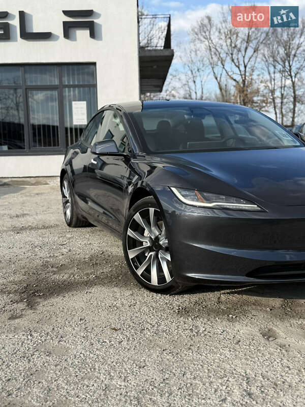 Седан Tesla Model 3 2024 в Вінниці