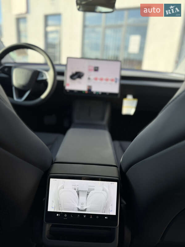 Седан Tesla Model 3 2024 в Вінниці