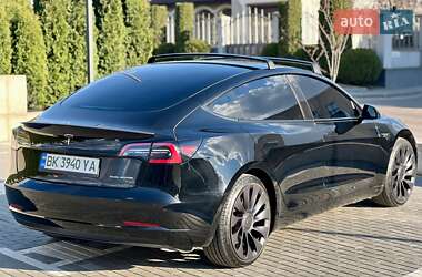 Седан Tesla Model 3 2021 в 