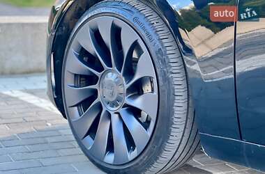 Седан Tesla Model 3 2021 в 