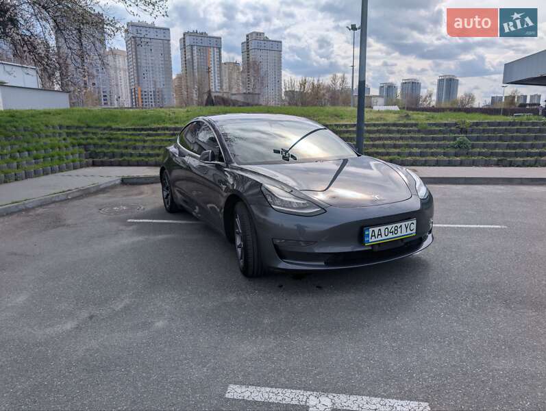 Седан Tesla Model 3 2019 в Киеве