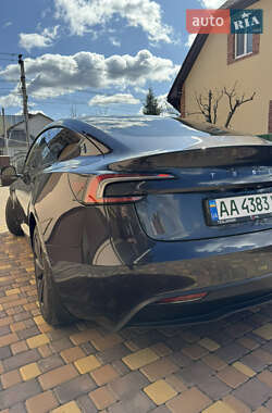Седан Tesla Model 3 2024 в 
