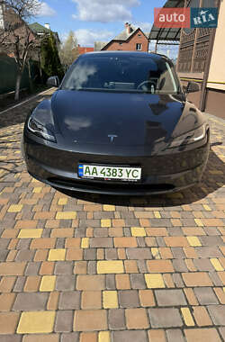 Седан Tesla Model 3 2024 в 