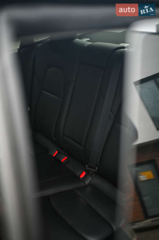 Седан Tesla Model 3 2022 в Львове