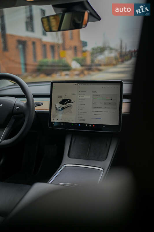 Седан Tesla Model 3 2022 в Львове