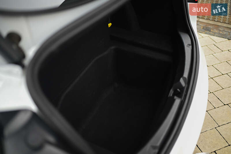 Седан Tesla Model 3 2022 в Львове
