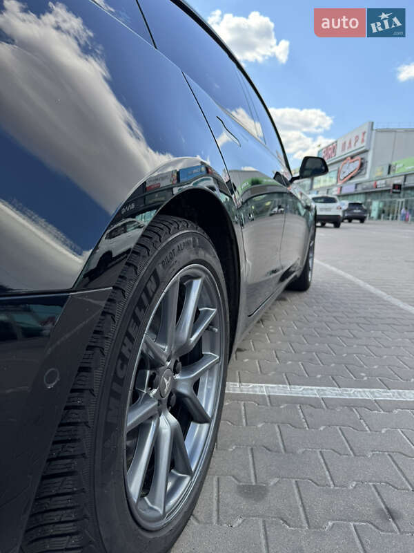 Седан Tesla Model 3 2021 в Киеве