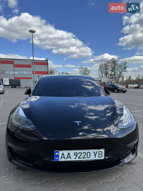 Седан Tesla Model 3 2021 в Киеве