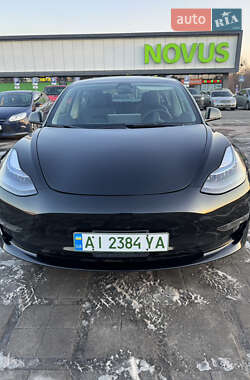 Седан Tesla Model 3 2022 в 