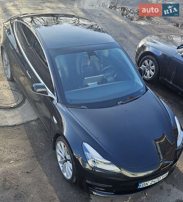 Седан Tesla Model 3 2019 в Рівному