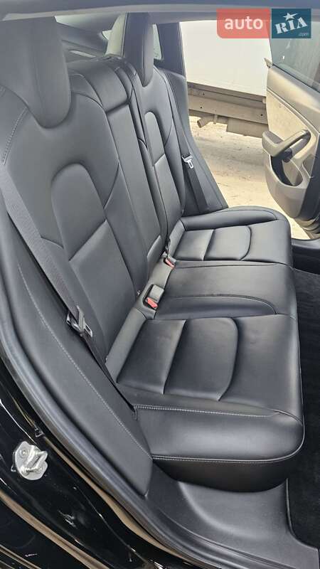 Седан Tesla Model 3 2019 в Рівному