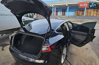 Седан Tesla Model 3 2019 в Ровно