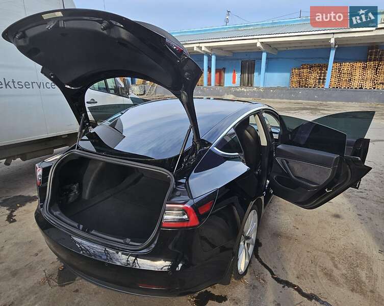 Седан Tesla Model 3 2019 в Рівному