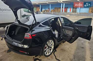 Седан Tesla Model 3 2019 в Ровно
