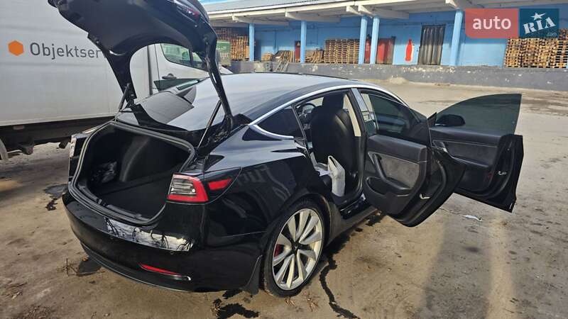 Седан Tesla Model 3 2019 в Рівному