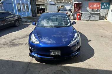 Седан Tesla Model 3 2023 в 