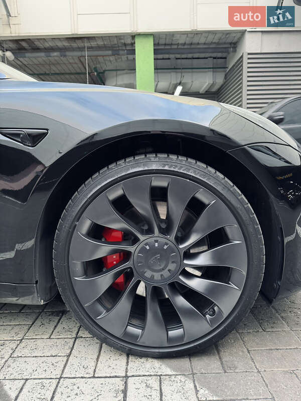 Седан Tesla Model 3 2022 в Киеве