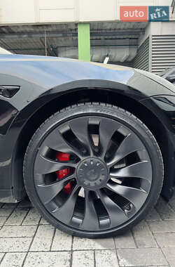 Седан Tesla Model 3 2022 в 