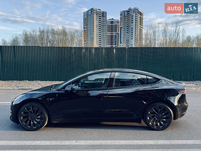 Седан Tesla Model 3 2022 в Киеве
