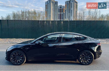 Седан Tesla Model 3 2022 в 