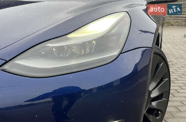 Седан Tesla Model 3 2021 в 