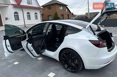 Седан Tesla Model 3 2021 в 
