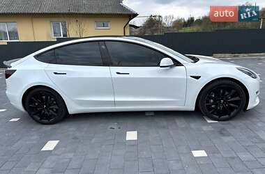 Седан Tesla Model 3 2021 в 