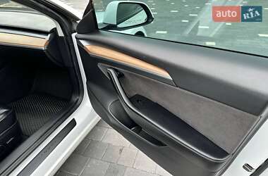 Седан Tesla Model 3 2021 в 
