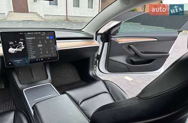 Седан Tesla Model 3 2021 в 