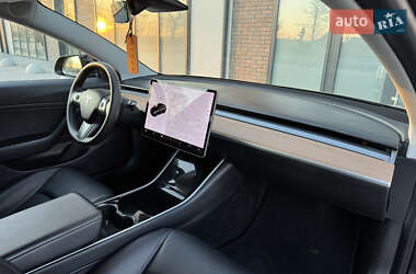 Седан Tesla Model 3 2019 в 