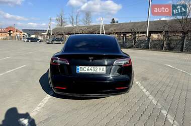 Седан Tesla Model 3 2020 в 