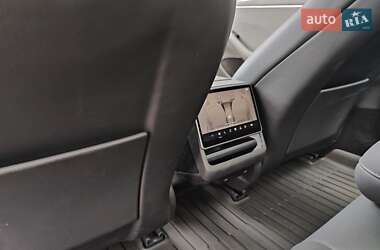 Седан Tesla Model 3 2024 в 
