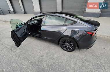 Седан Tesla Model 3 2024 в 