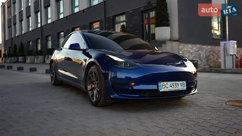 Седан Tesla Model 3 2023 в 