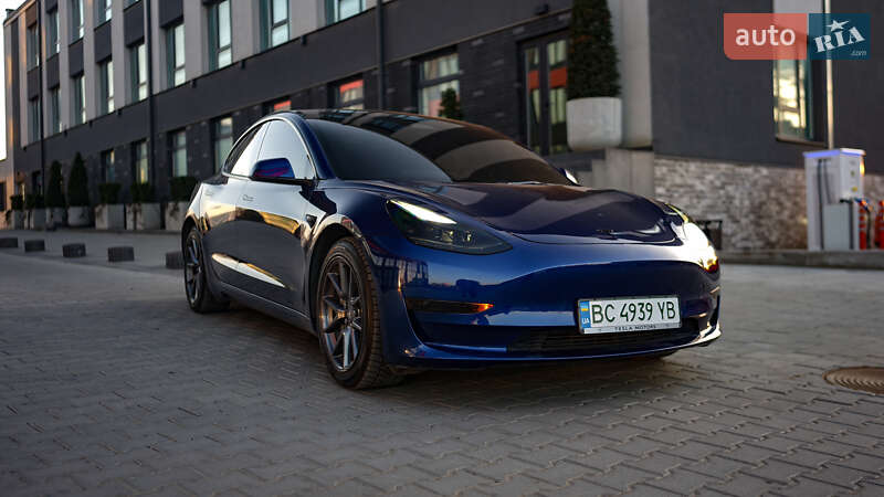 Седан Tesla Model 3 2023 в Львові