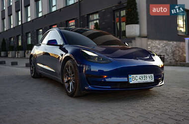 Седан Tesla Model 3 2023 в 